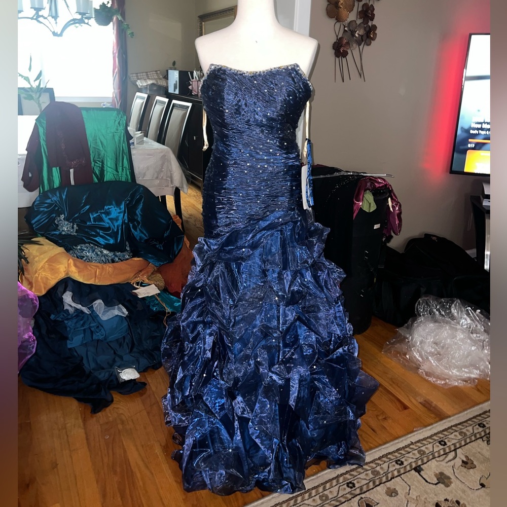 Elegant formal prom gown midnight blue